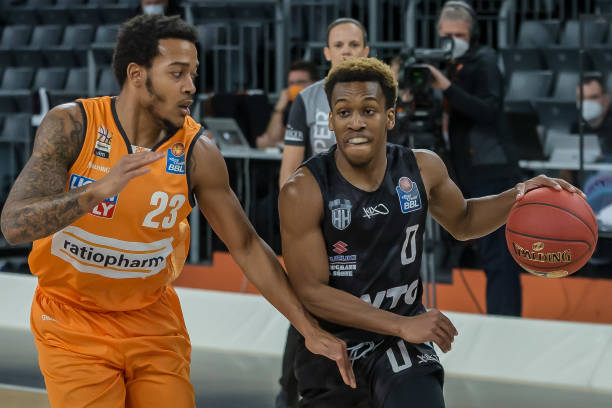 术娴熟的中 术娴熟的中