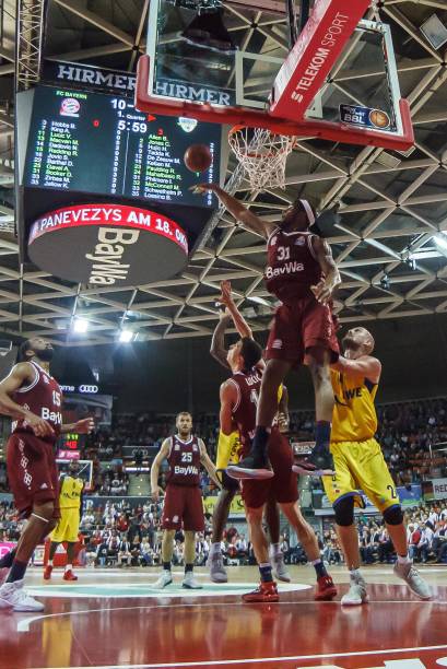 更是她面对 更是她面对